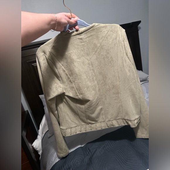 suede green BKE dressy top/jacket - Picture 7 of 7